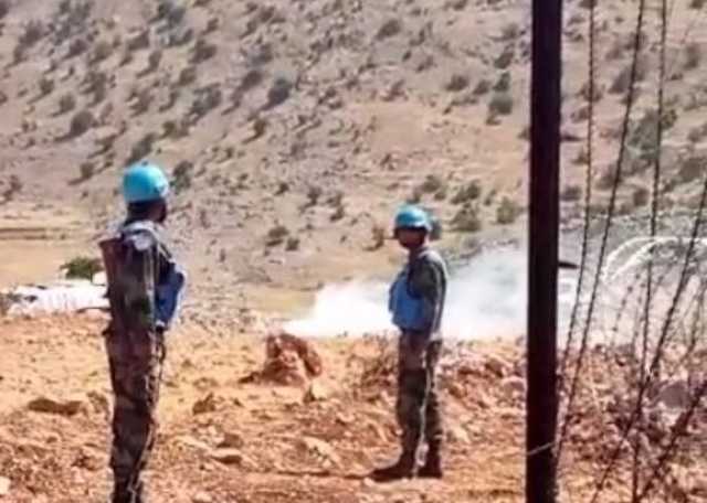 العدو الاسرائيلي يلقي قنبلتين دخانيتين على مزارع لبناني بالمنطقة المحررة من تلال كفرشوبا