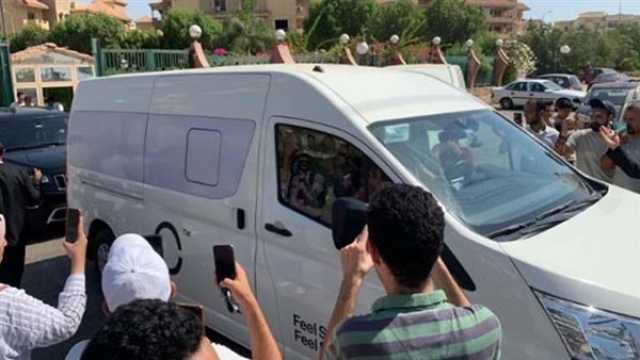 ثقافة وفن جنازة عبدالله حسن يوسف- وصول الجثمان إلى مسجد الشرطة بالشيخ زايد