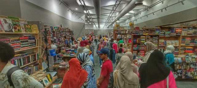 يبدأ بـ 5 جنيهات.. «الأسبوع» في جولة داخل جناح سور الأزبكية بالمعرض الدولي للكتاب بمكتبة الإسكندرية