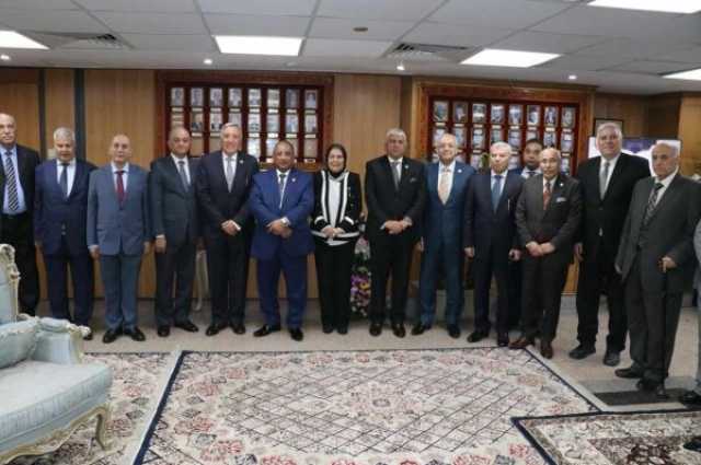 رئيس «قضايا الدولة» يستقبل وفدا من المحكمة الدستورية العليا