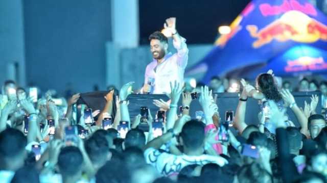 فن ظهر بـ 3 لوك ورقص مع نويل.. كواليس حفل تامر حسني بالعلمين الجديدة