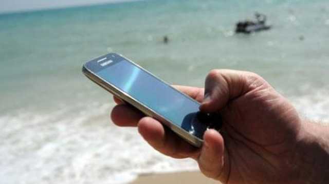 تكنولوجيا اعرف إزاي تنقذ موبايلك لو وقع في البحر