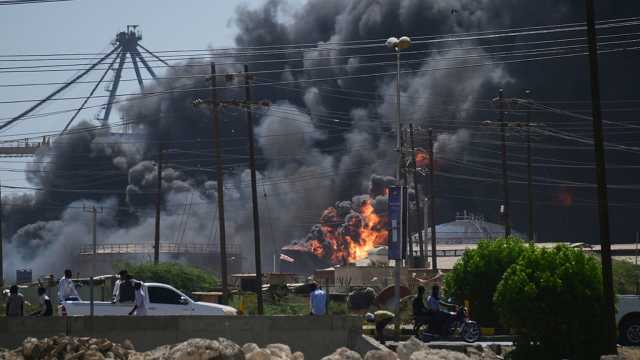 قوات الدعم السريع تسيطر على حقل هجليج الاستراتيجي.. ما دلالات الخطوة على الحرب في السودان؟