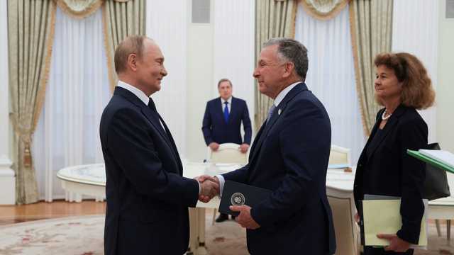 بوتين يستقبل ويتكوف في موسكو.. وزيلينسكي يحذّر من الألاعيب: قرار إنهاء الحرب لن يكون سهلًا