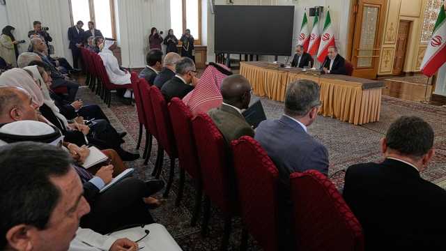إيران تشدد على الحل التفاوضي لملفها النووي.. وتحذف أربعة أصفار من عملتها تحت وطأة العقوبات