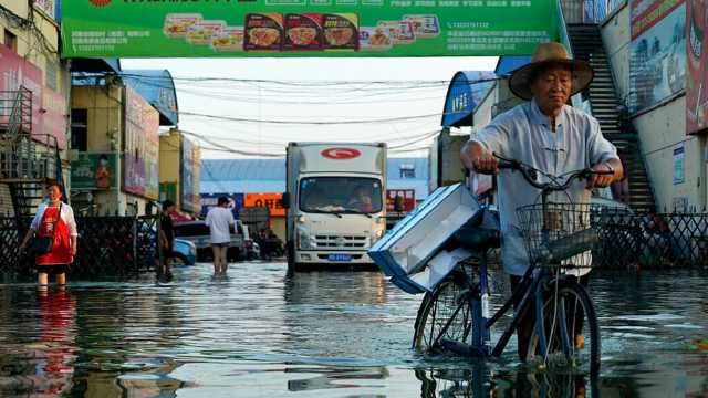 فيديو - إعصار ماتمو يضرب جنوب الصين ويتسبب بإجلاء مئات الآلاف