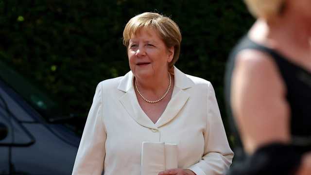 ميركل تلوم بولندا ودول البلطيق على حرب بوتين في أوكرانيا