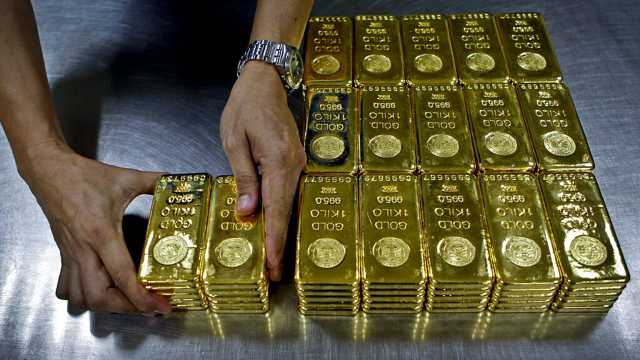 الذهب يكسر حاجز الـ 4000 دولار للأونصة مع تصاعد الغموض الاقتصادي