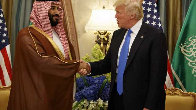 قبل زيارة بن سلمان.. وفد سعودي يبحث في واشنطن اتفاقًا دفاعيًا جديدًا مع إدارة ترامب