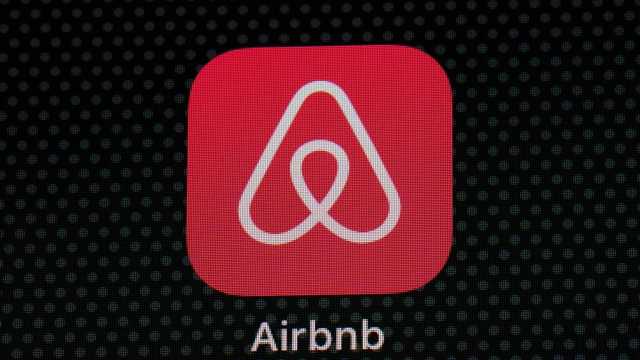 حكم أيرلندي يلزم الشرطة بإعادة النظر في أنشطة Airbnb داخل المستوطنات الإسرائيلية بالضفة الغربية