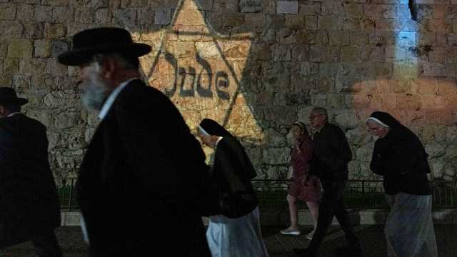 اعتقال محامٍ يهودي في لندن بتهمة استفزاز متظاهرين مؤيدين لفلسطين.. ما علاقة نجمة داود؟