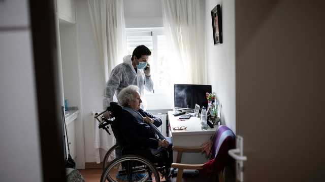 كبار السن في الولايات المتحدة يجدون رفقة في الذكاء الاصطناعي لمواجهة العزلة