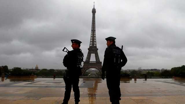 بعد يوم على تعديل فرنسا قانون الاغتصاب.. توقيف شرطيين بتهمة اغتصاب امرأة داخل محكمة شمال باريس