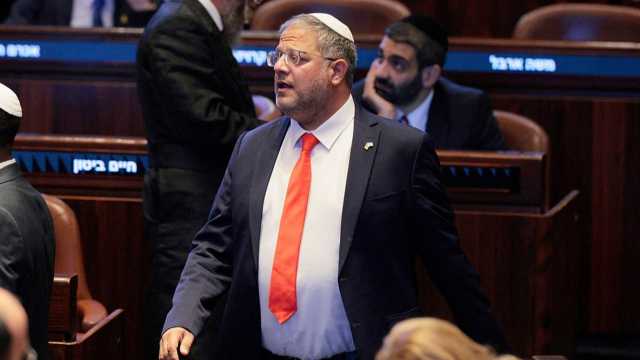 فيديو - بن غفير يتباهى بإهانة أسرى فلسطينيين ويدعو إلى إعدامهم