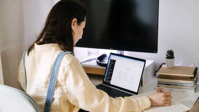 تجربة جديدة: الذكاء الاصطناعي يُساعد الطلاب على التعلم بكفاءة أكبر