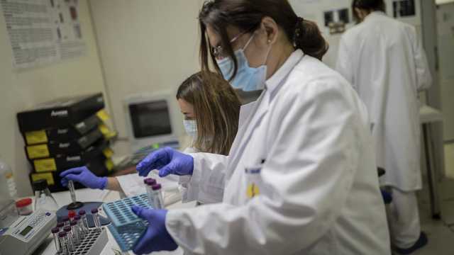 علاج ثلاثي يقضي على سرطان الدم عبر تنشيط الجهاز المناعي