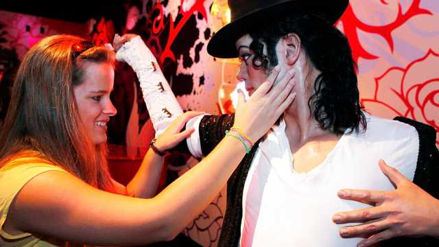 مايكل جاكسون في الصدارة.. تعرّف إلى أعلى المشاهير الراحلين دخلاً لعام 2025