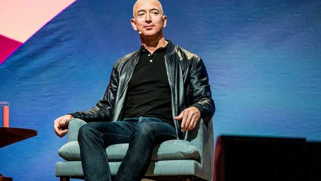 جيف بيزوس يحصد أرباحا بقيمة 24 مليار دولار بعد صعود سهم أمازون إلى مستوى قياسي