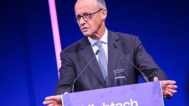 ميرتس: لا أساس قانوني لبقاء السوريين وأدعوهم للعودة لإعادة إعمار بلادهم