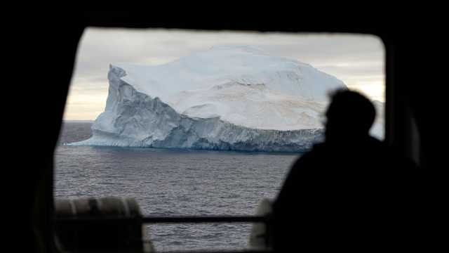 حدث غير مسبوق في القارة القطبية الجنوبية... نصف نهر جليدي يختفي خلال شهرين