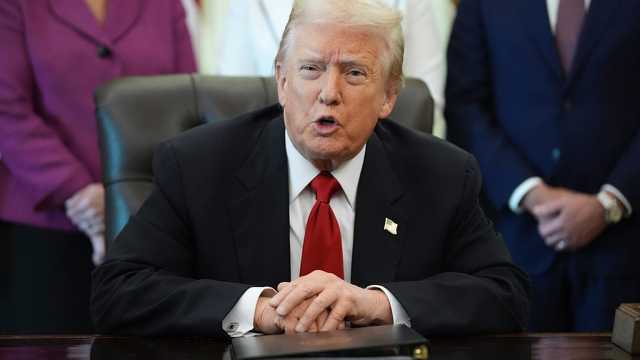 ترامب يقول إن طهران طلبت رفع العقوبات ويعلن انفتاحه على النظر في الأمر