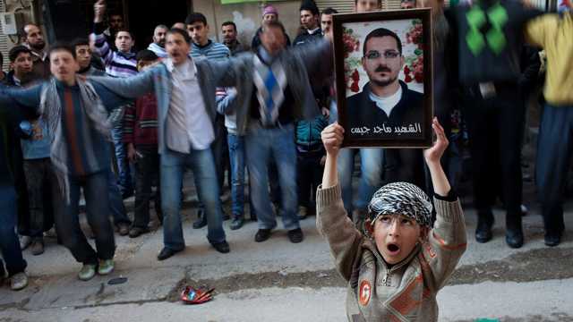 سوريا: مؤسس ملفات قيصر يروي كيف هُرِّبت أدلة التعذيب من قلب أجهزة الأسد