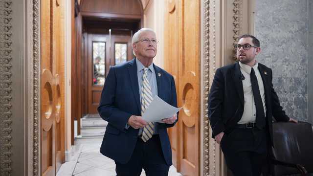 أمريكا: مجلس الشيوخ يمرّر حزمة تمويل لإنهاء الإغلاق الحكومي ويحيلها إلى مجلس النواب