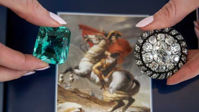 بروش نابليون الماسي يحقق سعرًا خياليًا في مزاد سوذبيز