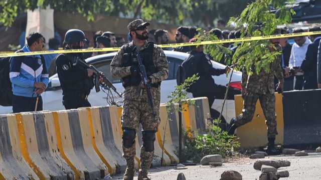 باكستان تُقر تعديلًا دستوريًا يمنح الرئيس وقائد الجيش حصانة مدى الحياة