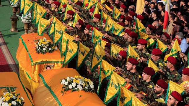 المحفظة الفارغة.. رسالة غامضة تستهدف عناصر حزب الله