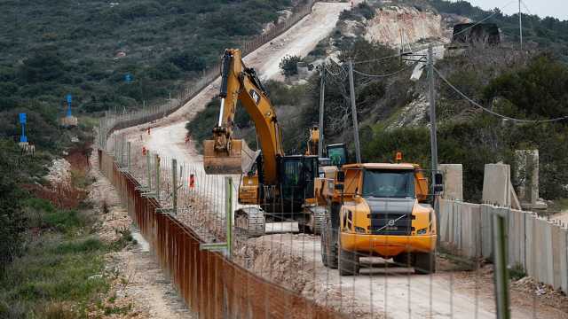 اليونيفيل ترصد جدارًا إسرائيليًا داخل لبنان.. ونائب يتحدث لـيورونيوز عن الصمت الرسمي