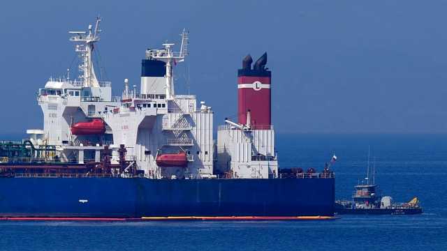 الحرس الثوري الإيراني يؤكد احتجاز ناقلة نفط في مياه الخليج بعد تغيير مسارها المفاجئ