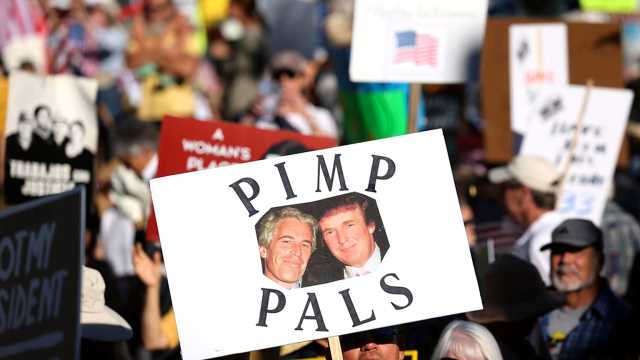 لا يهمني.. ترامب يقلب الطاولة على الديمقراطيين ويدعو حزبه للتصويت لصالح الإفراج عن ملفات إبستين