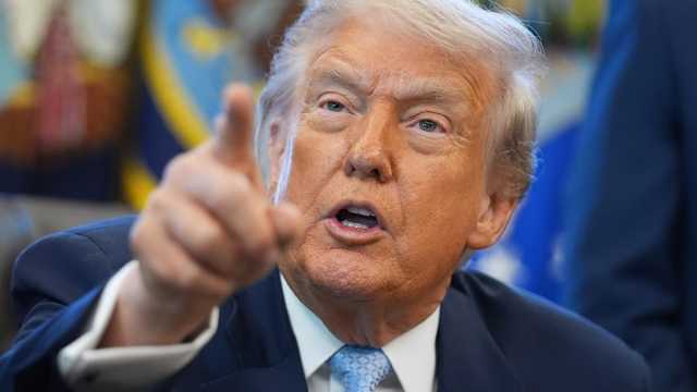 ترامب ومادورو يفتحان باب الحوار.. والرئيس الأميركي يلوّح بضربات في المكسيك وكولومبيا