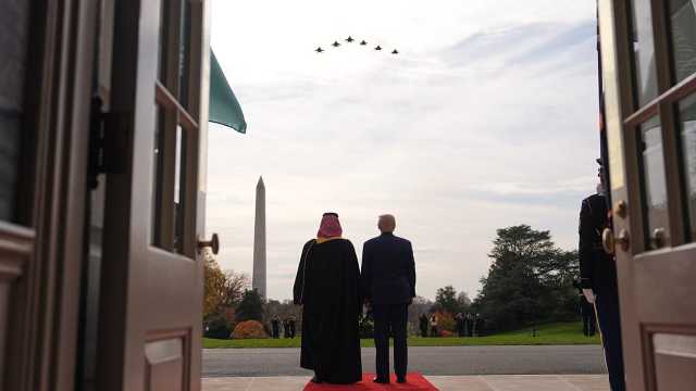 ترامب يصنّف السعودية حليفًا رئيسيًا من خارج الناتو.. وهذه خريطة الصفقات الموقّعة