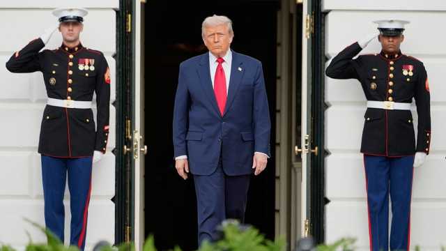 حوافزُ مالية وتسهيلاتٌ في التأشيرات.. ترامب يكافئ دولًا أفريقية على استقبالها مهاجرين مرحّلين