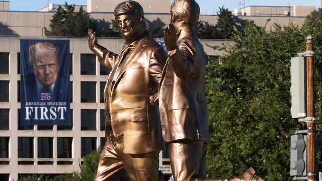 ترامب يوقّع مشروع قانون نشر وثائق إبستين.. هل حاول البيت الأبيض تأخير التصويت على الملف؟