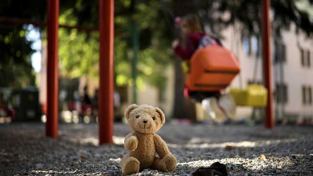 تتحدث عن مواضيع جنسية وتدل الأطفال على أماكن السكاكين.. تعرفوا إلى هذه الدمية