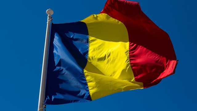 فضيحة السيرة الذاتية تُجبر وزير الدفاع الروماني على الاستقالة من منصبه