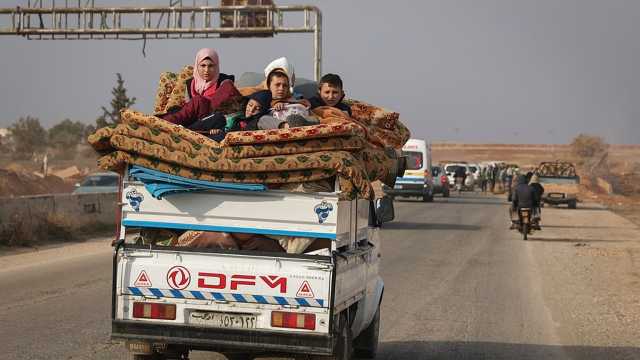 عودة النازحين السوريين بعد عام على سقوط الأسد: الفرحة لا تُخفي مرارة الواقع