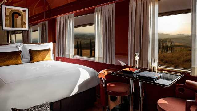 إيطاليا: قطار لا دولتشي فيتا يضيف رحلة ليلة رأس السنة مع تذوق برونيلو وحفلة على متن القطار