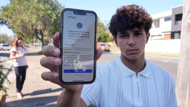 ملايين المراهقين في أستراليا يفقدون حساباتهم مع بدء أول حظر من نوعه لمنصات التواصل الاجتماعي