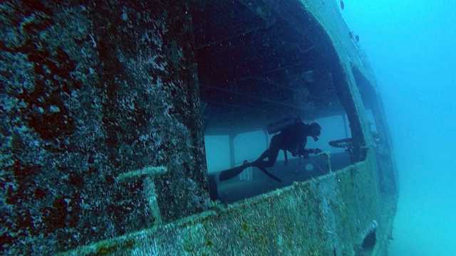 التكنولوجيا تخترق الصدأ.. العثور على إزميل نجّار يعود لـ 1500 عام داخل حطام سفينة بيزنطية قبالة حيفا