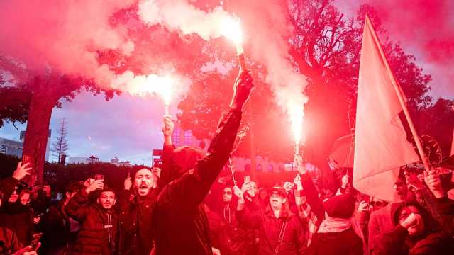 للأسبوع الرابع على التوالي.. مسيرة في تونس احتجاجًا على القمع وتجريم المعارضة