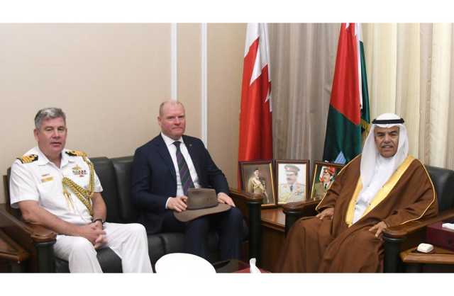 سعادة وزير شؤون الدفاع يستقبل السفير الأسترالي