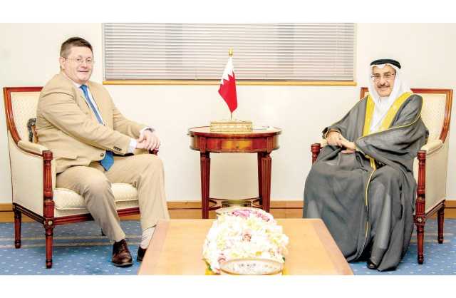 نائب رئيس الوزراء ينوه بجهود سفير بريطانيا في تعزيز علاقات البلدين