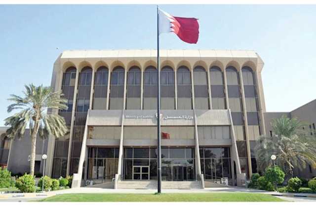 «العمل» تعرض 920 وظيفة.. أعلى رواتبها ألفا دينار وأقلها 150