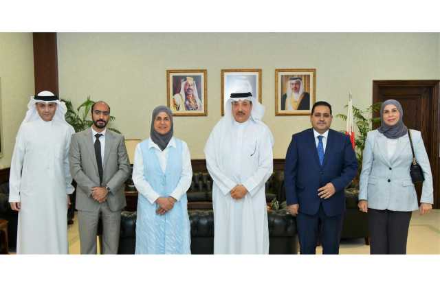 وزير العمل يشيد بالمبادرات النوعية لتأهيل الكوادر الوطنية مهنياً