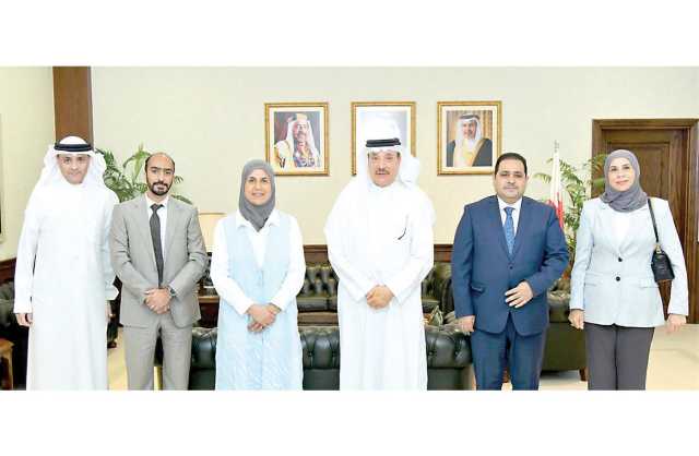 وزير العمل يشيد بالمبادرات النوعية لتأهيل الكوادر الوطنية مهنيًا