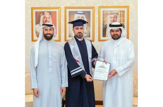 عيسى بن علي يكرم خريجي دبلوم الإدارة الرياضية